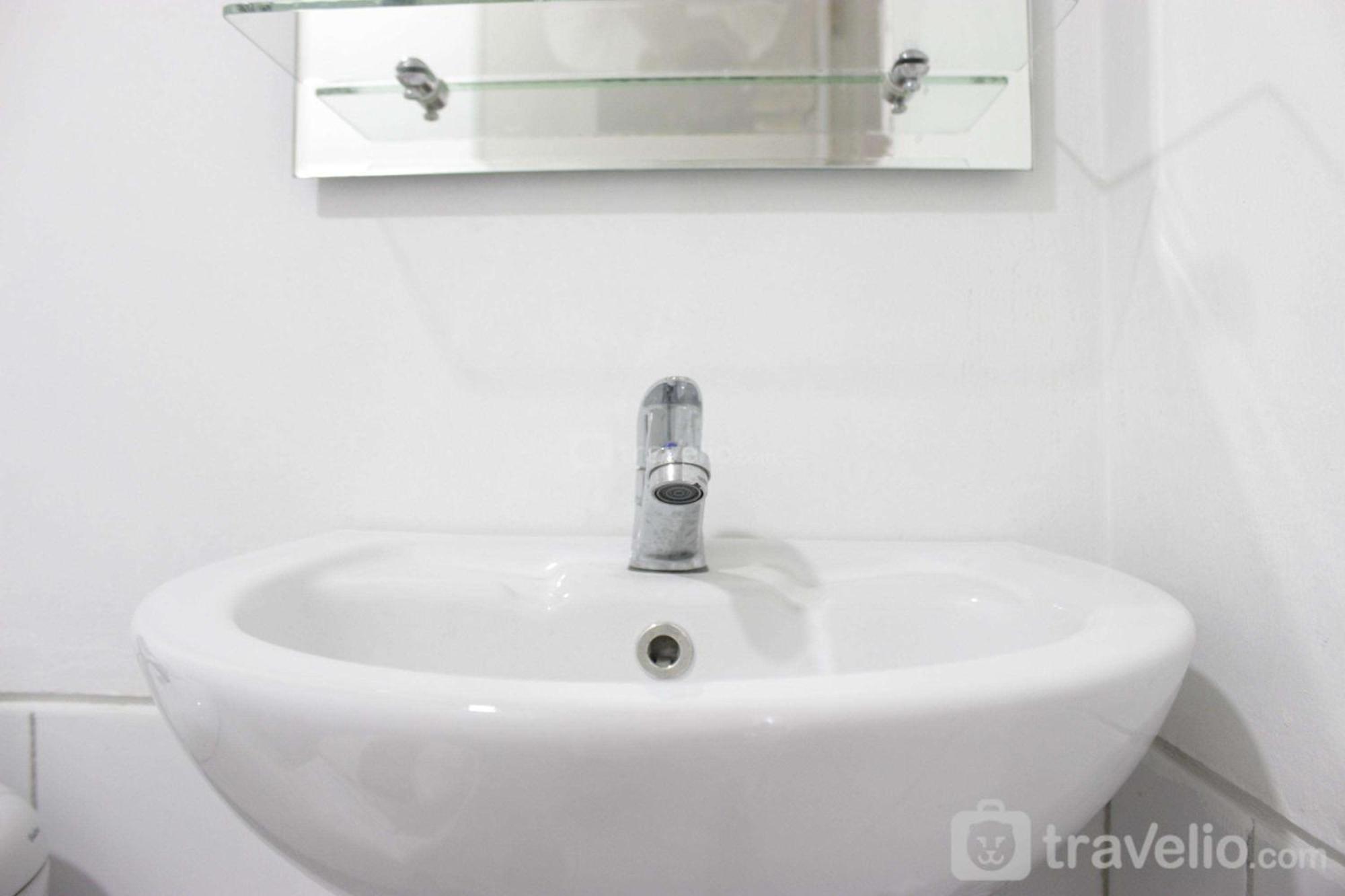 Stylish And Comfy 2br Grand Afrika By Travelio Apartemen