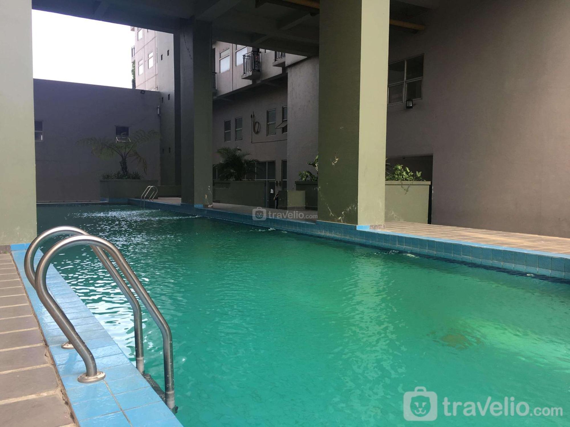 Stylish And Comfy 2br Grand Afrika By Travelio * Bandung