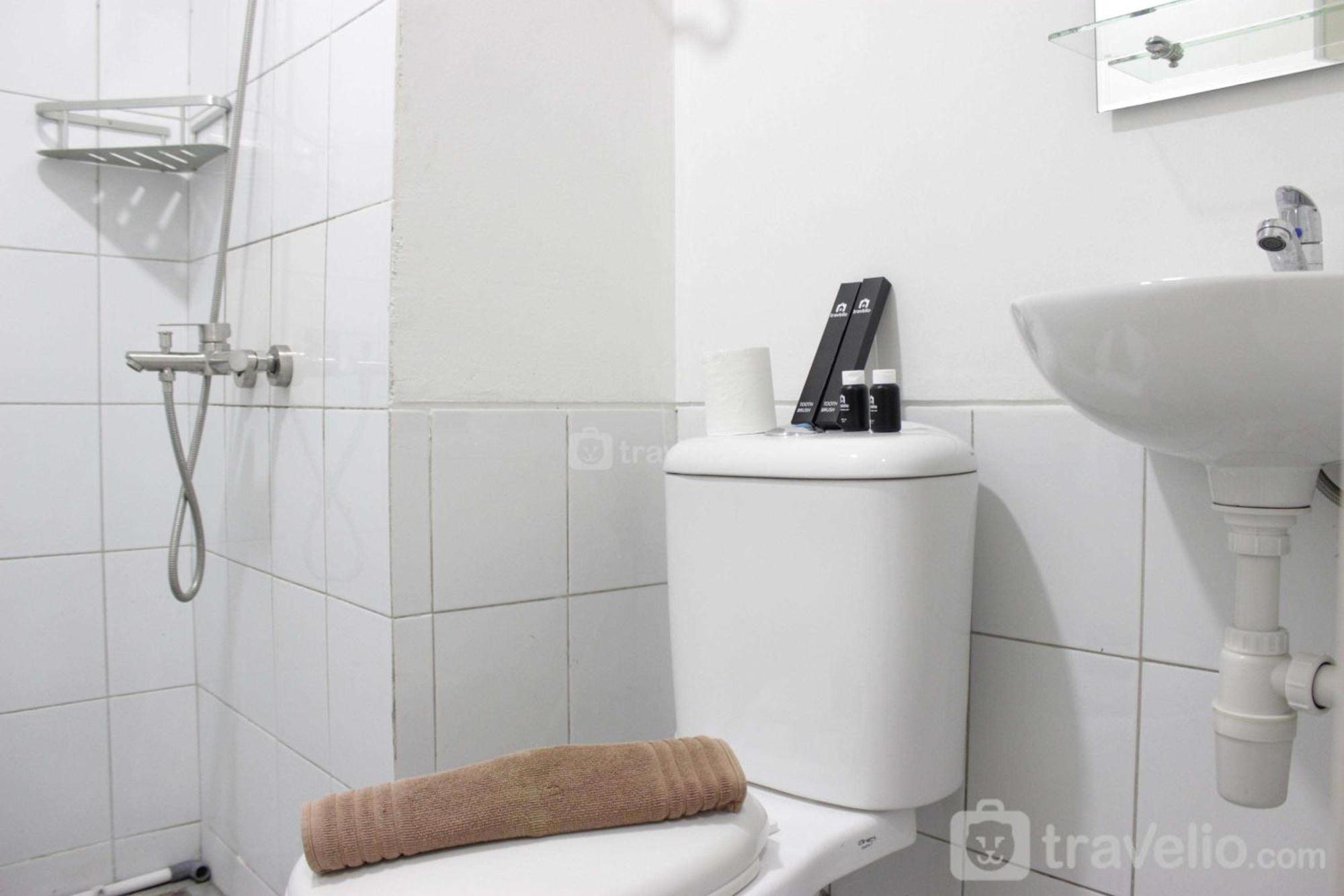 Stylish And Comfy 2br Grand Afrika By Travelio Bandung